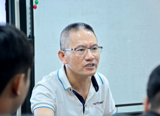 迈克.png